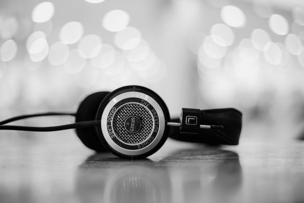 podcast-jingle-montage-intothewave